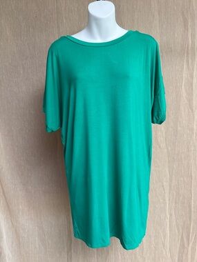 Relaxed Emerald Green Women's Tunic Tee